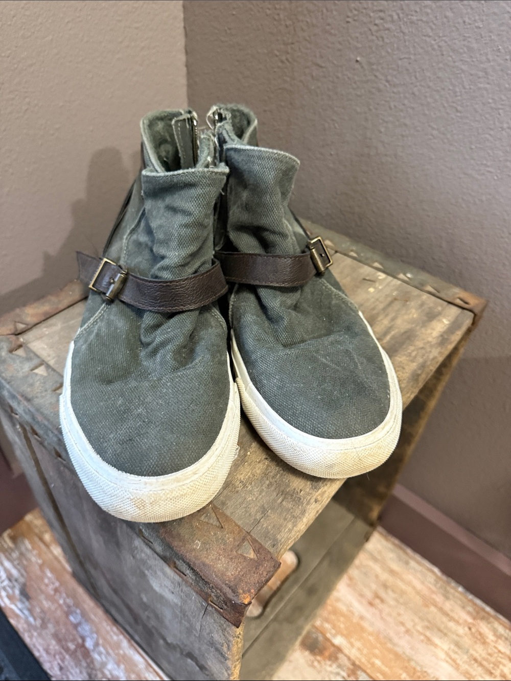 Blowfish Olive Green High-Top Kids Sneakers with Brown Strap